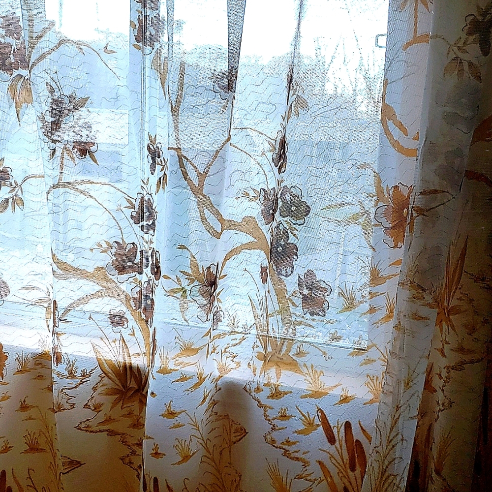 Sheer curtains / drapes